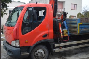 autodoprava s hydraulickou rukou -