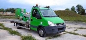 Autoplošina Piešťany, 0902 526 628, 18m, orezy stromov, montážne práce vo výškach, lacno 